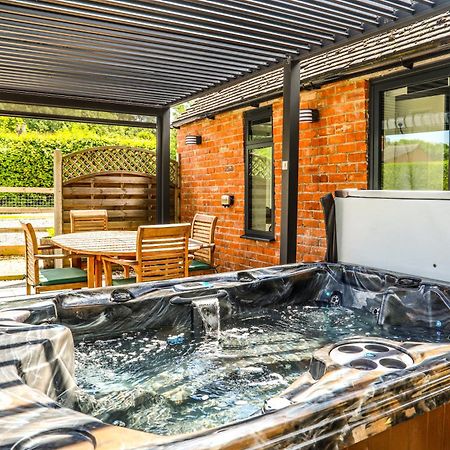 Cottage With Hot Tub - Near Cheltenham And Tewkesbury Экстерьер фото