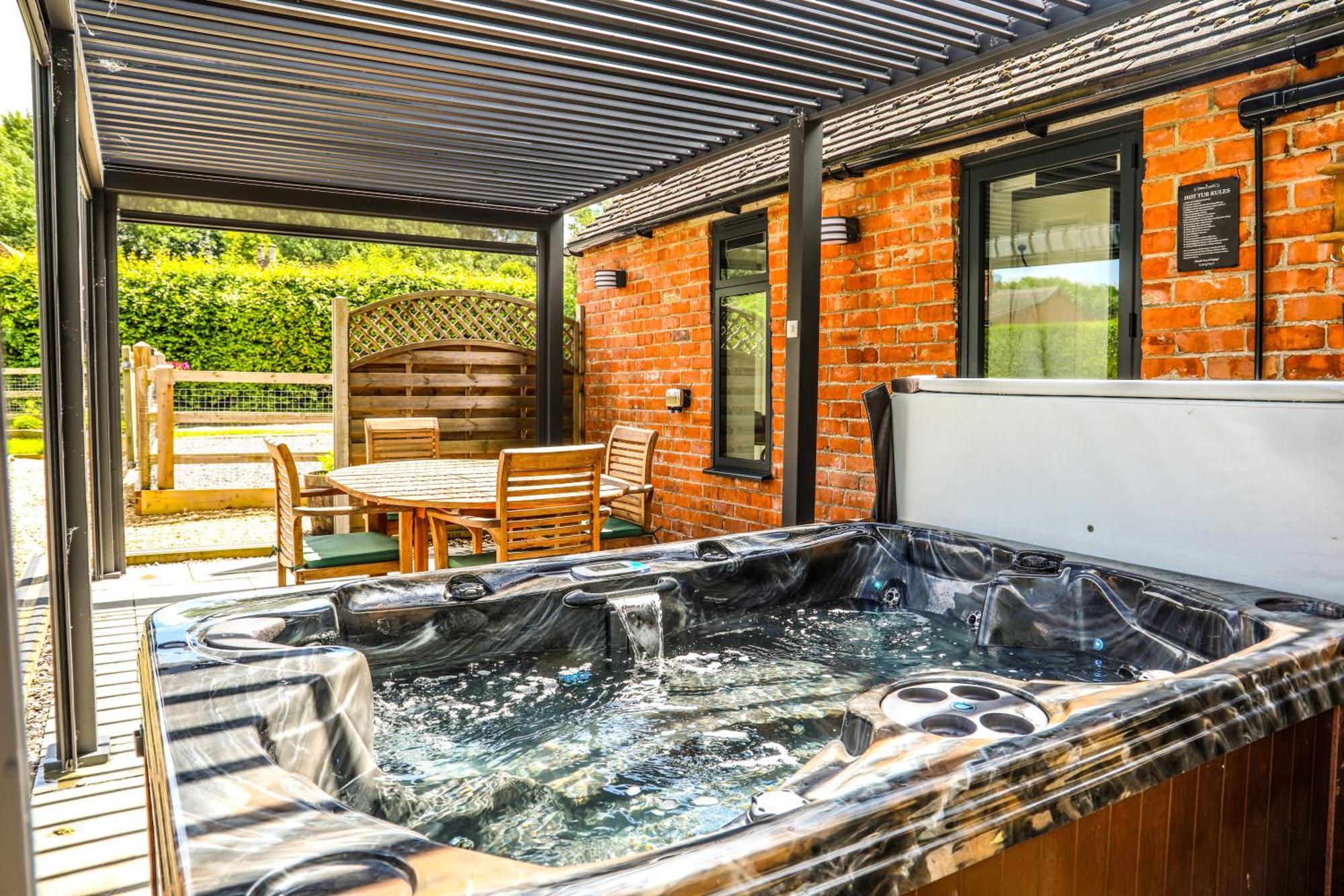 Cottage With Hot Tub - Near Cheltenham And Tewkesbury Экстерьер фото